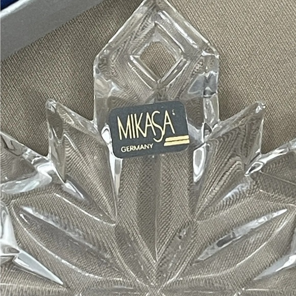 Mikasa Joyous Collection Crystal Snowflake Ornaments (2) New Without Box - Picture 4 of 12